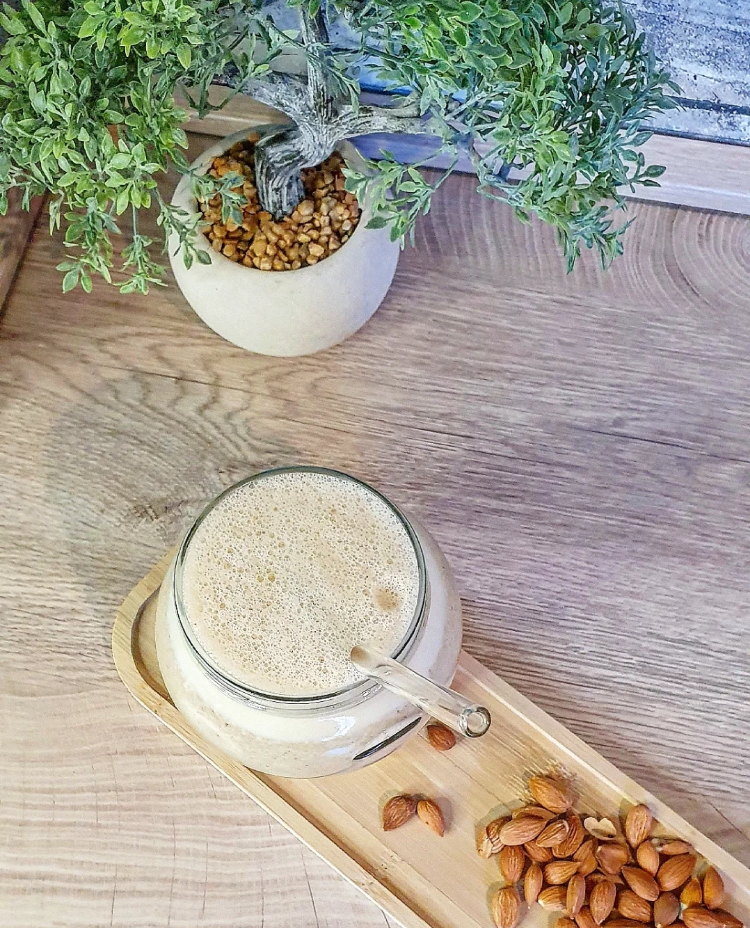 Erdnussbutter-Dattel-Smoothie