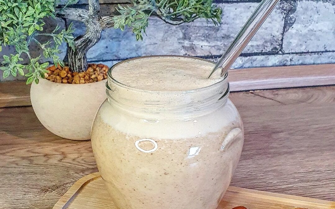 Erdnussbutter-Dattel-Smoothie