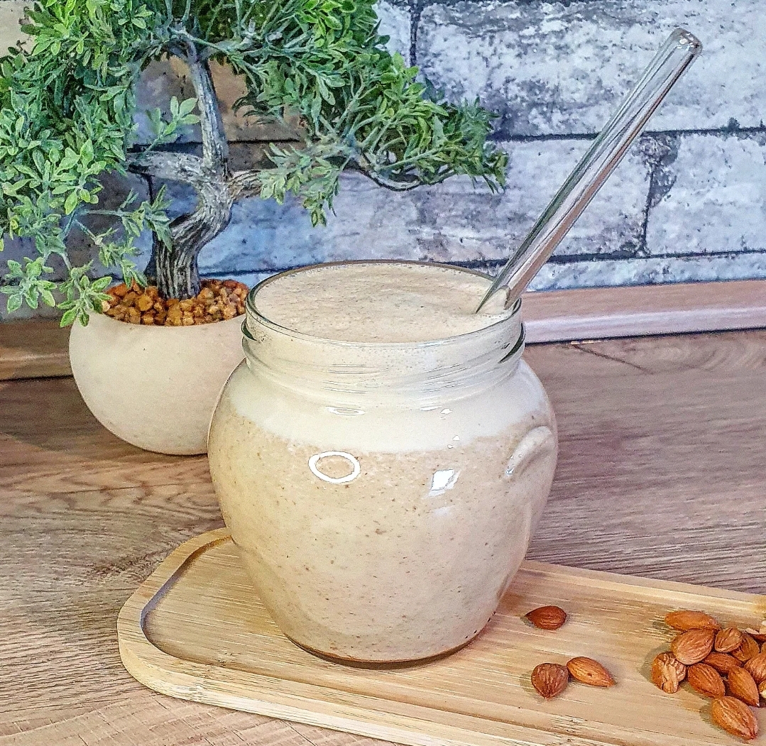Erdnussbutter-Dattel-Smoothie