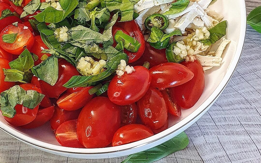 Tofu - Tomaten - Salat vegan und proteinreich