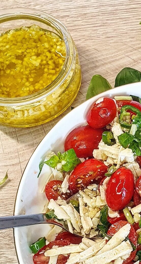 Tofu - Tomaten - Salatvegan und proteinreich