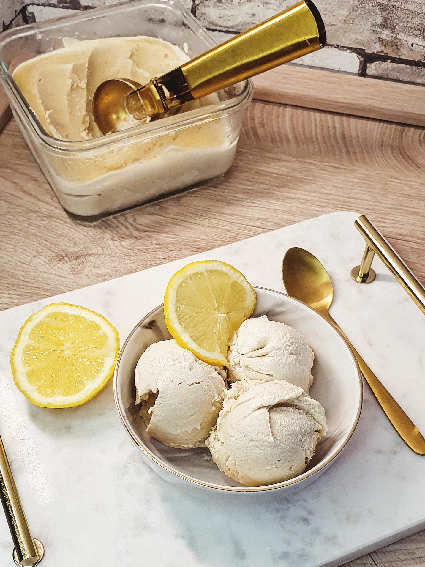 Cremiges veganes Caschew-Eis proteinreich und ohne raffinierten Zucker