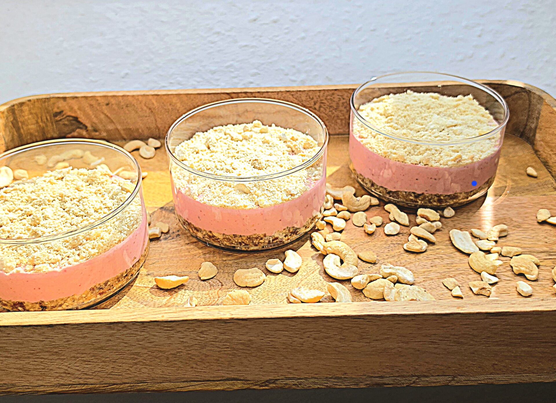 ERDBEER - CASCHEW - DESSERT IM GLAS vegan und ohne raffinierten Zucker