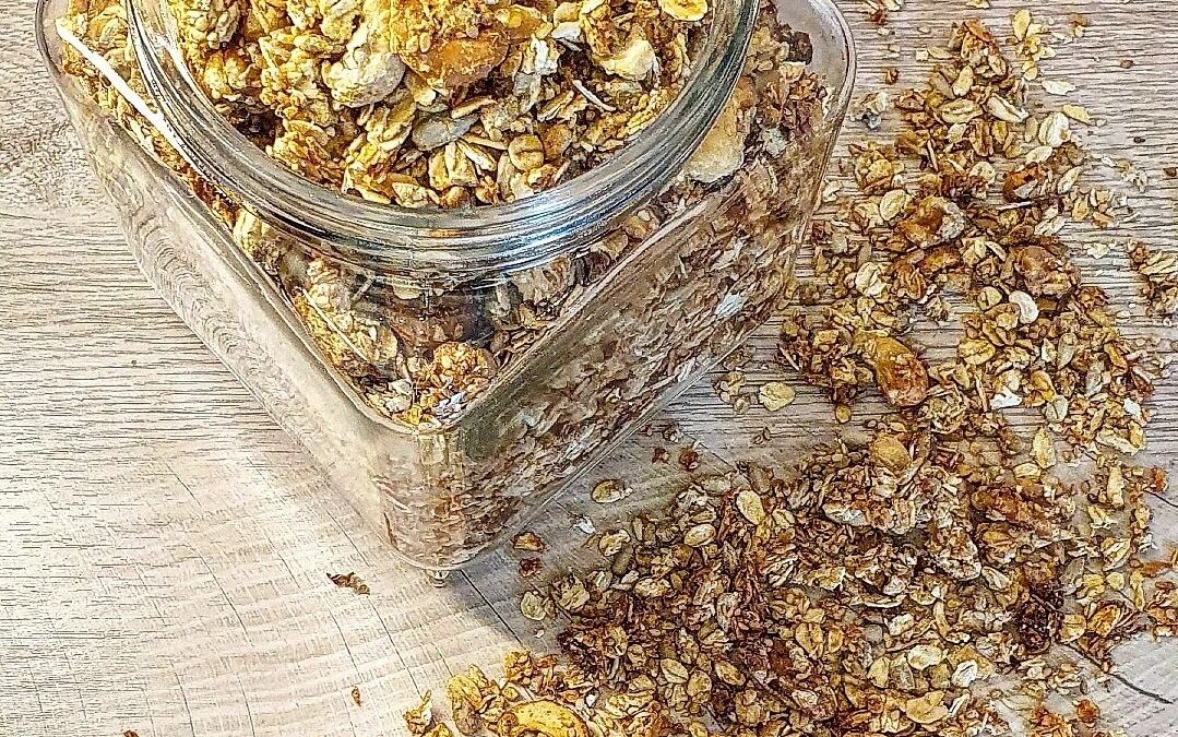 GRANOLA MIT WALNÜSSEN UND SONNENBLUMENKERNEN vegan und ohne raffinierten Zucker