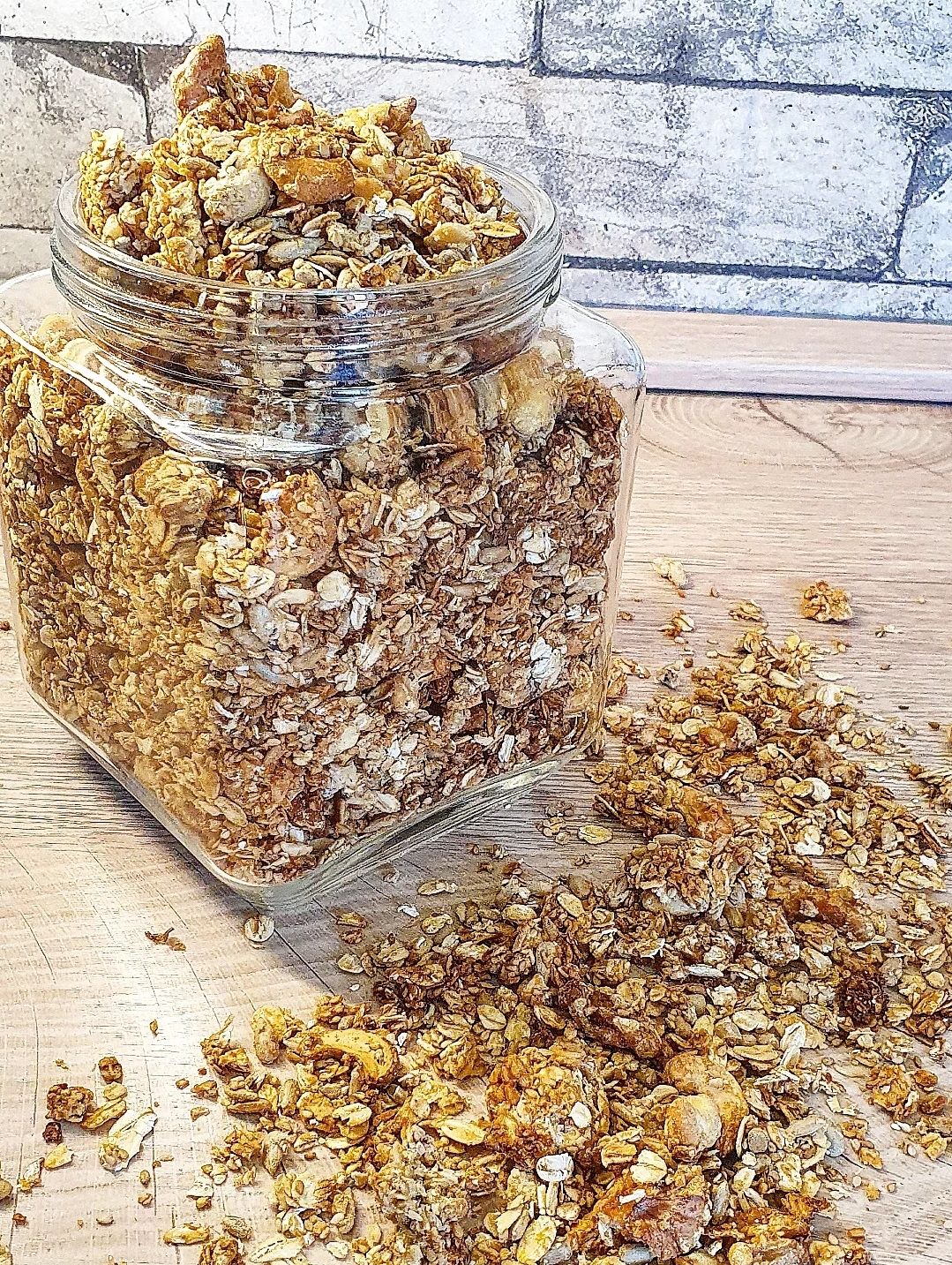 GRANOLA MIT WALNÜSSEN UND SONNENBLUMENKERNEN vegan und ohne raffinierten Zucker