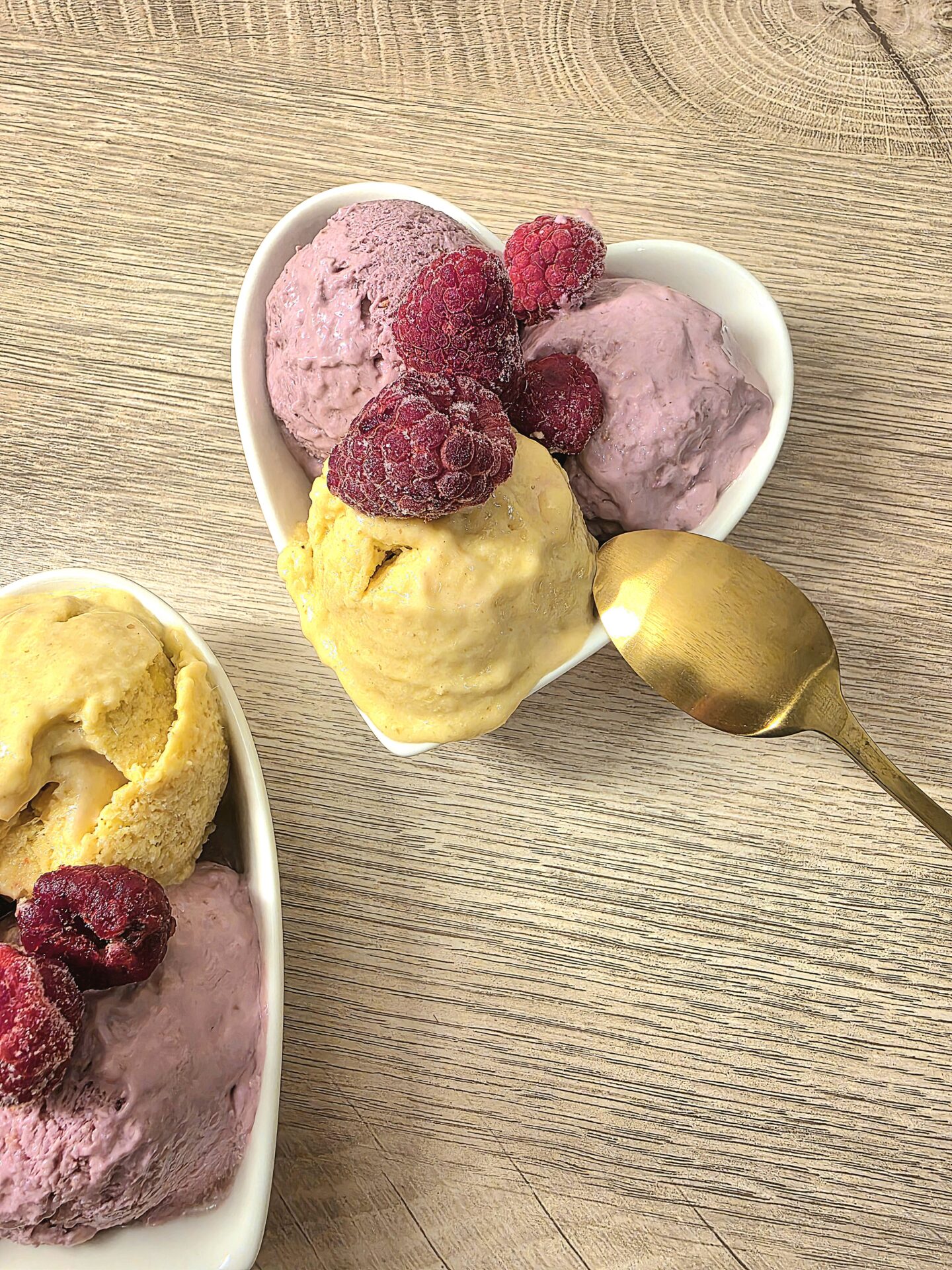 CREMIGES HIMBEER - EIS MIT KOKOSJOGHURT vegan und ohne raffinierten Zucker