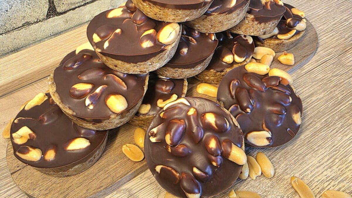 VEGANE SNICKERS-MUFFINS OHNE RAFFINIERTEN ZUCKER