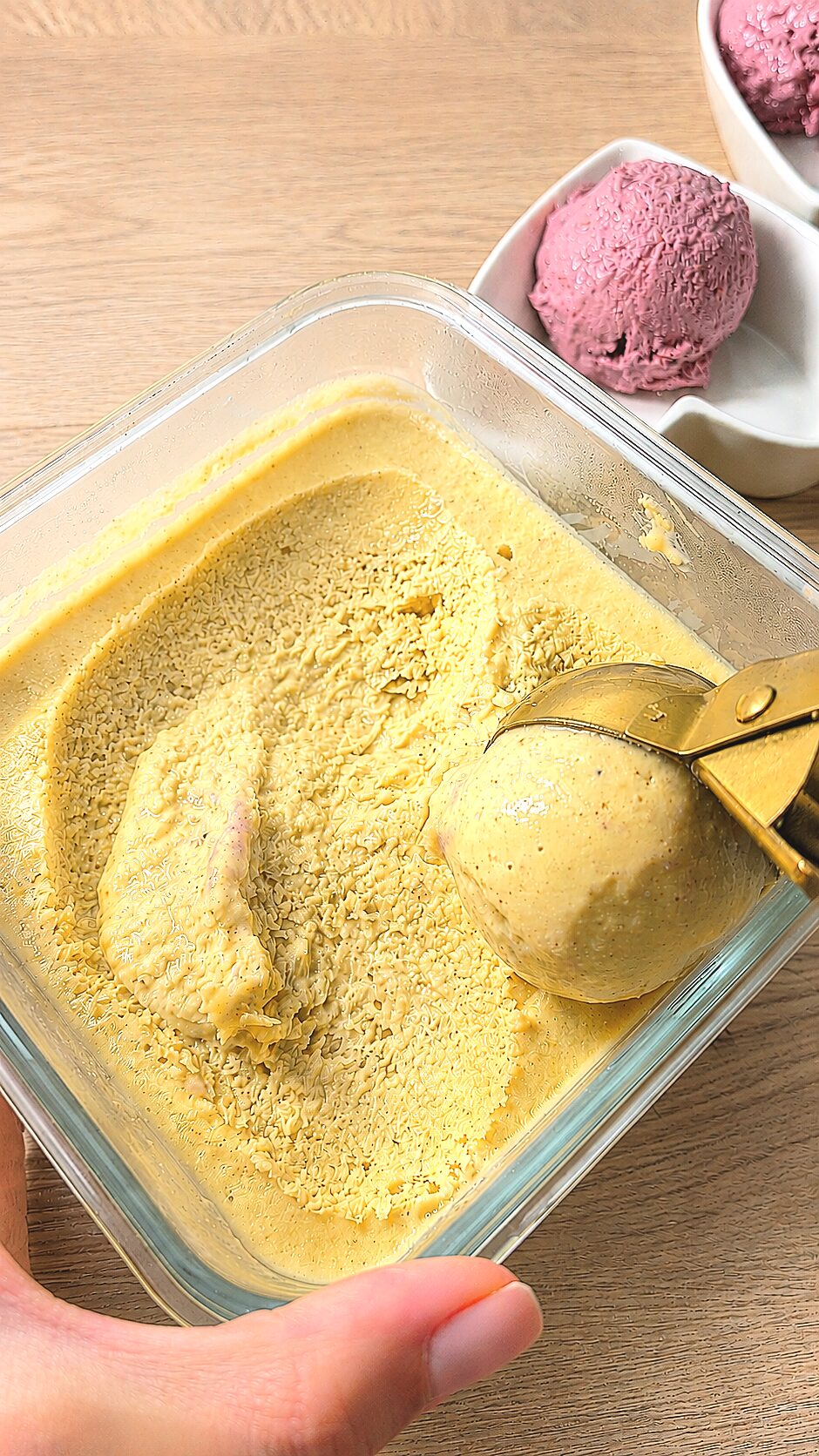 CREMIGES EIS AUS MANGO UND KOKOSJOGHURT
