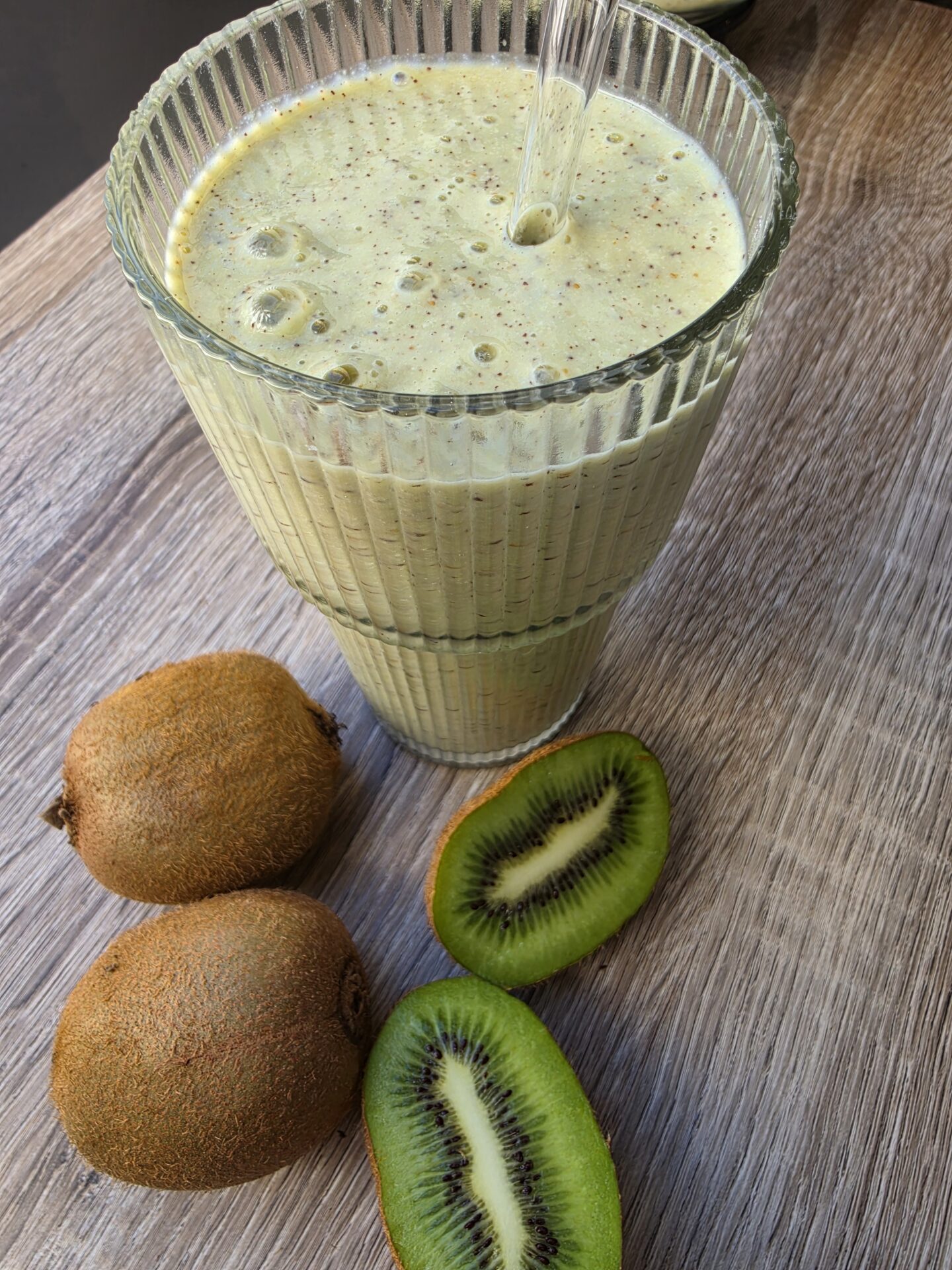 VEGANER KIWI - KOKOS - SMOOTHIE ohne raffinierten Zucker