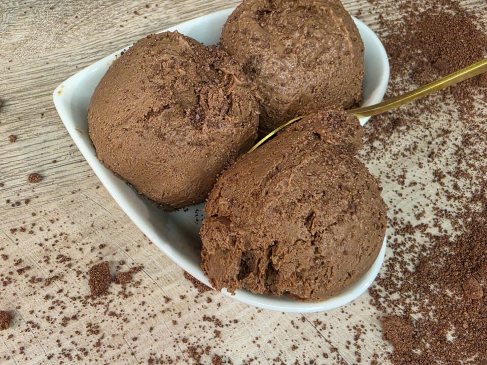 VEGANES SCHOKOLADENEIS ohne raffinierten Zucker 
