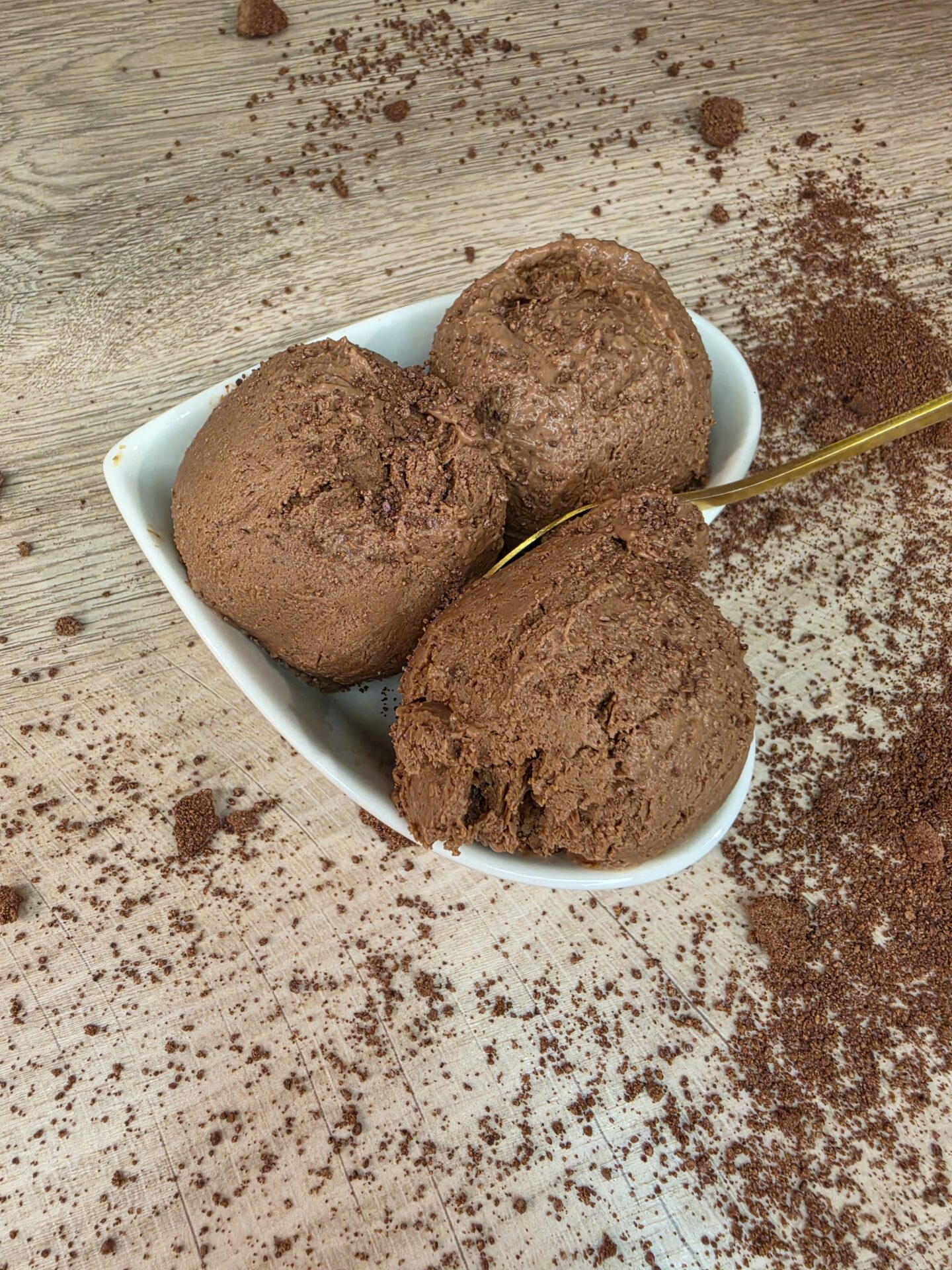 VEGANES SCHOKOLADENEIS ohne raffinierten Zucker 